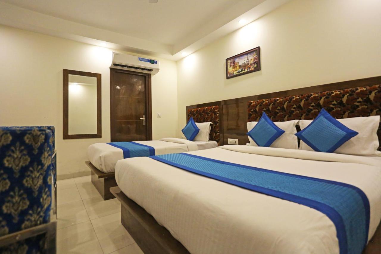 Hotel Emblem Suites- Near Delhi Airport Нью-Дели Экстерьер фото